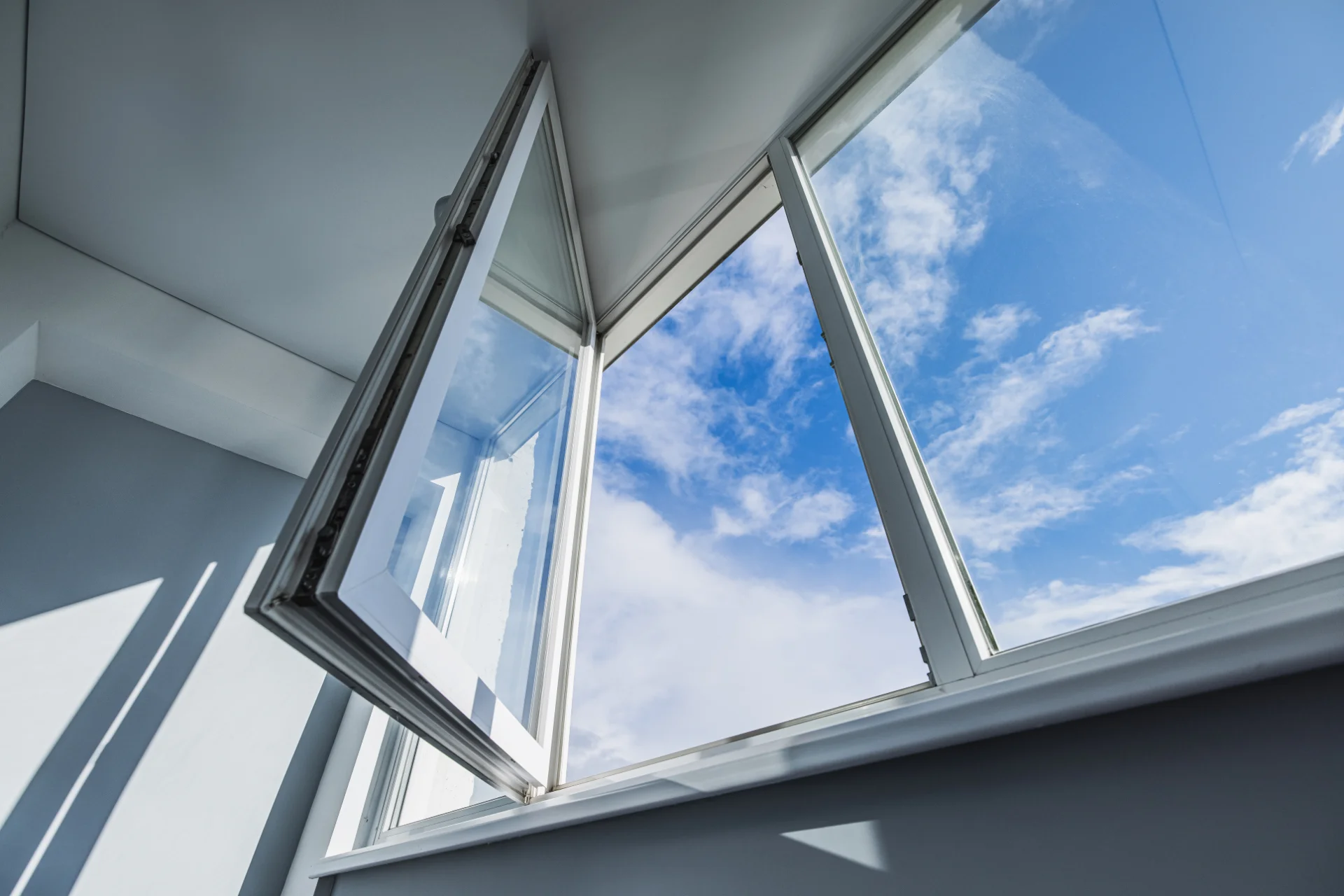VLX 80 Casement Window in Doral, FL | TruePane Windows & Doors - detail 1